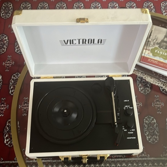 Vintage White Victrola Record Player - Picture 2 of 3